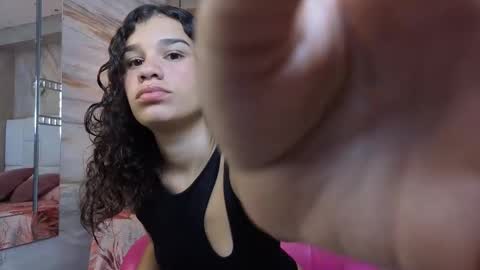 Snapshot of girlsweetgb chatting on 10-07-25, 11:18 girlsweetgb online show from 10-07-25, 11:18