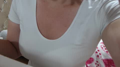 Victoria online show from 01-13-26, 01:00