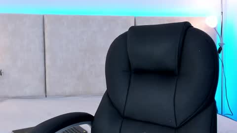 Snapshot of giselle_lauren chatting on 05-21-26, 10:17 Giselle online show from 05-21-26, 10:17