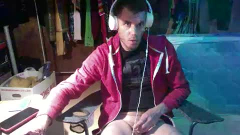 Snapshot of gizmomaster chatting on 09-10-25, 06:19 dutch rave guy c2c dutch online show from 09-10-25, 06:19