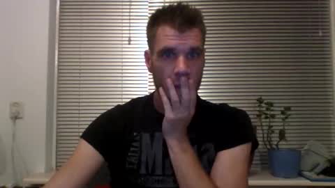 Snapshot of gizmomaster chatting on 09-12-25, 07:47 dutch rave guy c2c dutch online show from 09-12-25, 07:47