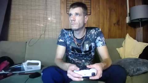 Snapshot of gizmomaster chatting on 10-13-25, 06:19 dutch rave guy c2c dutch online show from 10-13-25, 06:19