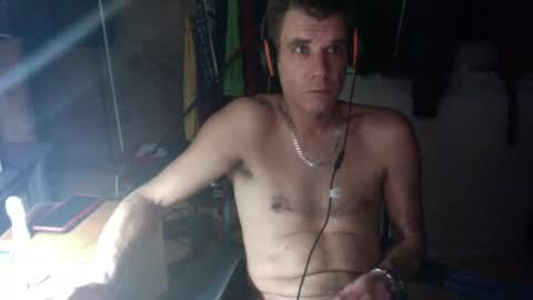 Snapshot of gizmomaster chatting on 07-28-26, 08:23 dutch rave guy c2c dutch online show from 07-28-26, 08:23