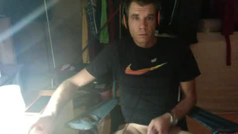 Snapshot of gizmomaster chatting on 07-29-26, 03:04 dutch rave guy c2c dutch online show from 07-29-26, 03:04