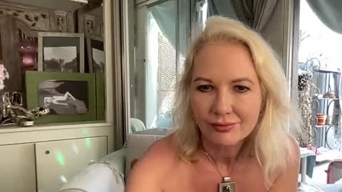 Snapshot of gl1tter_barbie chatting on 09-13-25, 11:10 Gl1tter Barbie online show from 09-13-25, 11:10