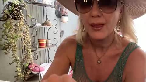 Snapshot of gl1tter_barbie chatting on 09-22-25, 10:50 Gl1tter Barbie online show from 09-22-25, 10:50