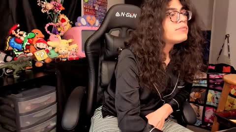 glaceon9 online show from 11-04-25, 05:12