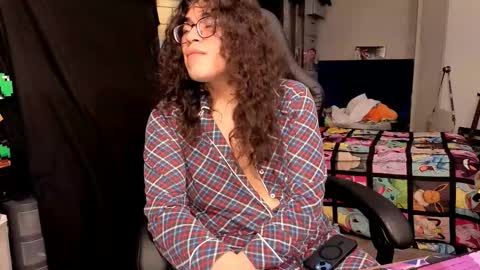 glaceon9 online show from 12-01-25, 10:20