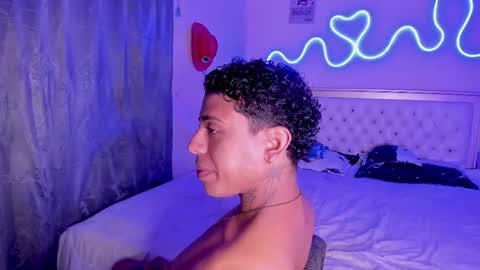 Snapshot of glader_guy chatting on 11-10-25, 10:31 only for you bby online show from 11-10-25, 10:31