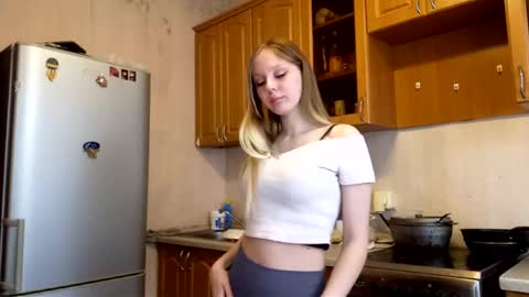 Violetta online show from 02-23-26, 04:21