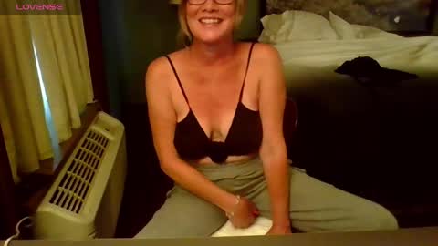 Gwendolyn online show from 06-04-26, 01:11