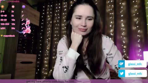 Snapshot of glassi chatting on 01-21-25, 08:00 glassi online show from 01-21-25, 08:00