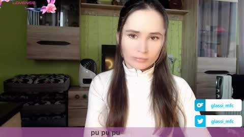 Snapshot of glassi chatting on 02-10-25, 11:46 glassi online show from 02-10-25, 11:46