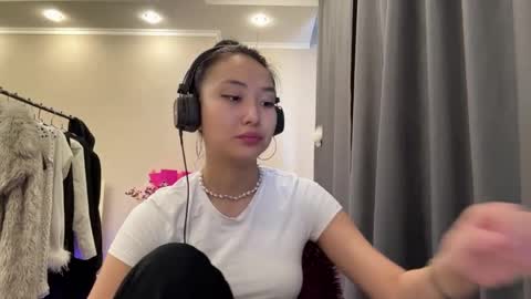 Mia online show from 03-18-26, 10:29