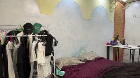 Mia online show from 04-09-26, 10:42