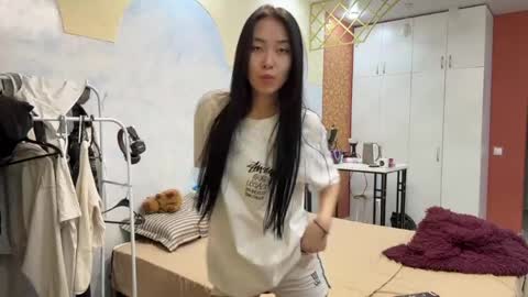 Mia online show from 04-13-26, 11:59