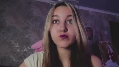 Snapshot of glenniekinney chatting on 04-13-26, 01:49 Kelly online show from 04-13-26, 01:49