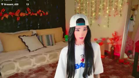 Sophie online show from 11-16-25, 06:08