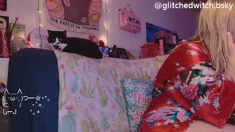 Glitch online show from 01-19-25, 05:26