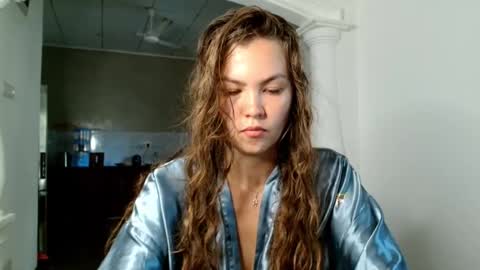 glitter_doll online show from 10-28-25, 08:18