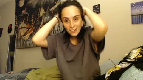 Snapshot of glitterspace chatting on 06-13-26, 04:10 anna online show from 06-13-26, 04:10
