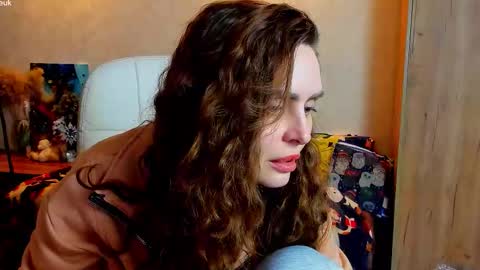 Gloria Wood online show from 12-17-25, 06:47