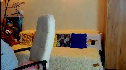 Snapshot of gloria_wood chatting on 06-21-26, 05:48 Gloria Wood online show from 06-21-26, 05:48