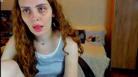 Snapshot of gloria_wood chatting on 07-04-26, 08:26 Gloria Wood online show from 07-04-26, 08:26