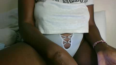 Snapshot of glorious_t chatting on 09-25-25, 11:36 glorious_t online show from 09-25-25, 11:36