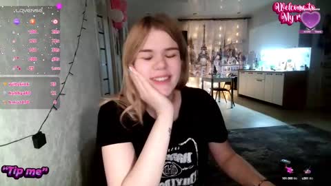 Snapshot of glossy_girl_1 chatting on 12-27-24, 03:42 Roxy online show from 12-27-24, 03:42