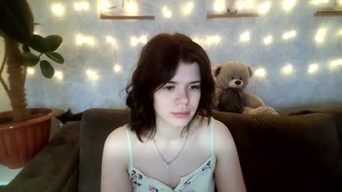 Snapshot of glossy_girl_1 chatting on 11-11-25, 04:23 Roxy online show from 11-11-25, 04:23