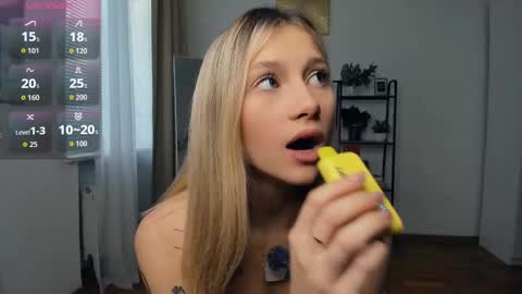Snapshot of glossybabe_ chatting on 10-03-25, 07:38 Cherry online show from 10-03-25, 07:38