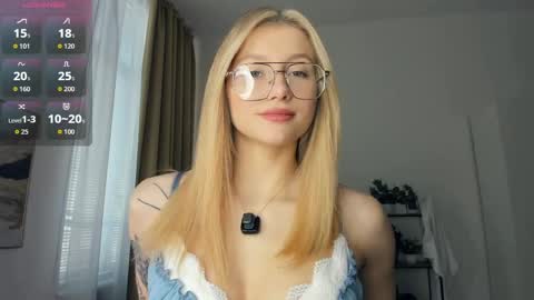Snapshot of glossybabe_ chatting on 04-26-26, 08:01 Cherry online show from 04-26-26, 08:01