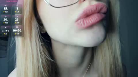 Snapshot of glossybabe_ chatting on 05-11-26, 07:36 Cherry online show from 05-11-26, 07:36
