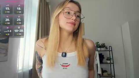 Snapshot of glossybabe_ chatting on 06-26-26, 10:30 Cherry online show from 06-26-26, 10:30