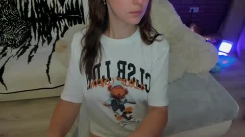 Snapshot of glowmimi chatting on 06-29-26, 04:29 Mia online show from 06-29-26, 04:29