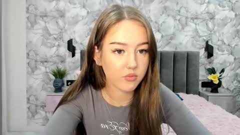 Lina online show from 12-20-25, 08:43