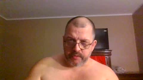 Snapshot of gobey33 chatting on 04-19-26, 12:11 IDKIDCIDGAF online show from 04-19-26, 12:11