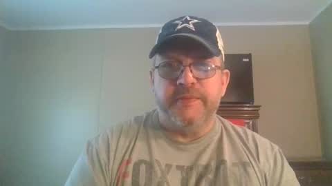 Snapshot of gobey33 chatting on 04-22-26, 06:09 IDKIDCIDGAF online show from 04-22-26, 06:09