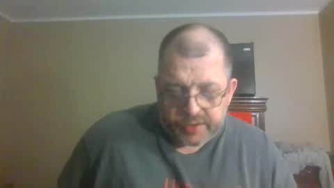 Snapshot of gobey33 chatting on 04-25-26, 03:20 IDKIDCIDGAF online show from 04-25-26, 03:20