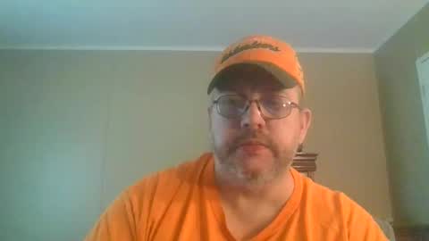 Snapshot of gobey33 chatting on 04-25-26, 06:27 IDKIDCIDGAF online show from 04-25-26, 06:27