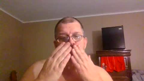 Snapshot of gobey33 chatting on 04-28-26, 02:27 IDKIDCIDGAF online show from 04-28-26, 02:27