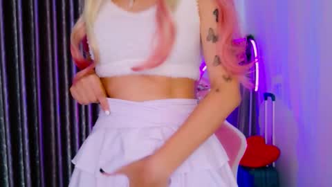 Snapshot of goddess_stars chatting on 02-07-26, 06:06 Katarina online show from 02-07-26, 06:06