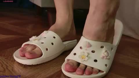 Snapshot of goddess_verdgyvi chatting on 03-14-26, 07:58 Verdgy online show from 03-14-26, 07:58