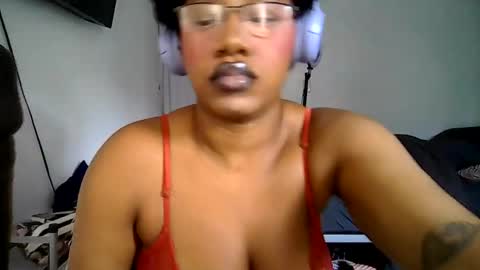 Snapshot of goddessdaisysky chatting on 06-09-26, 12:44 Goddess Daisy Sky online show from 06-09-26, 12:44