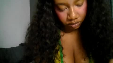 Snapshot of goddessdaisysky chatting on 06-12-26, 03:05 Goddess Daisy Sky online show from 06-12-26, 03:05