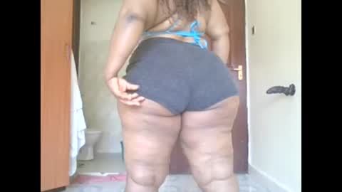 Snapshot of goddessebon chatting on 01-08-25, 08:27 shasha big online show from 01-08-25, 08:27