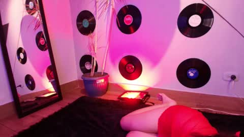 Julieta online show from 10-27-25, 06:45