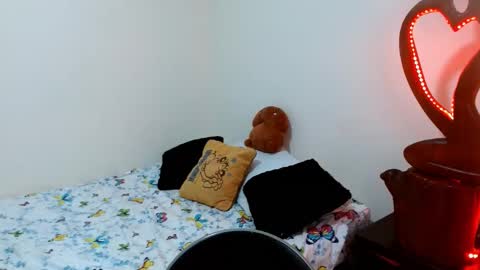 Snapshot of goddessnahi chatting on 12-16-24, 01:42 Naih Reyes online show from 12-16-24, 01:42