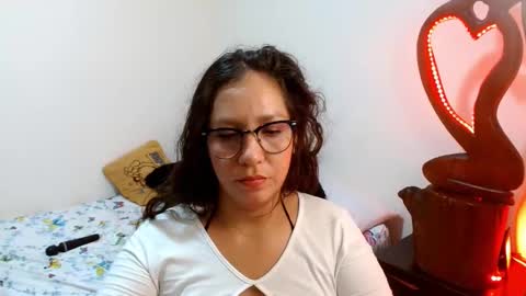 Snapshot of goddessnahi chatting on 12-17-24, 06:02 Naih Reyes online show from 12-17-24, 06:02